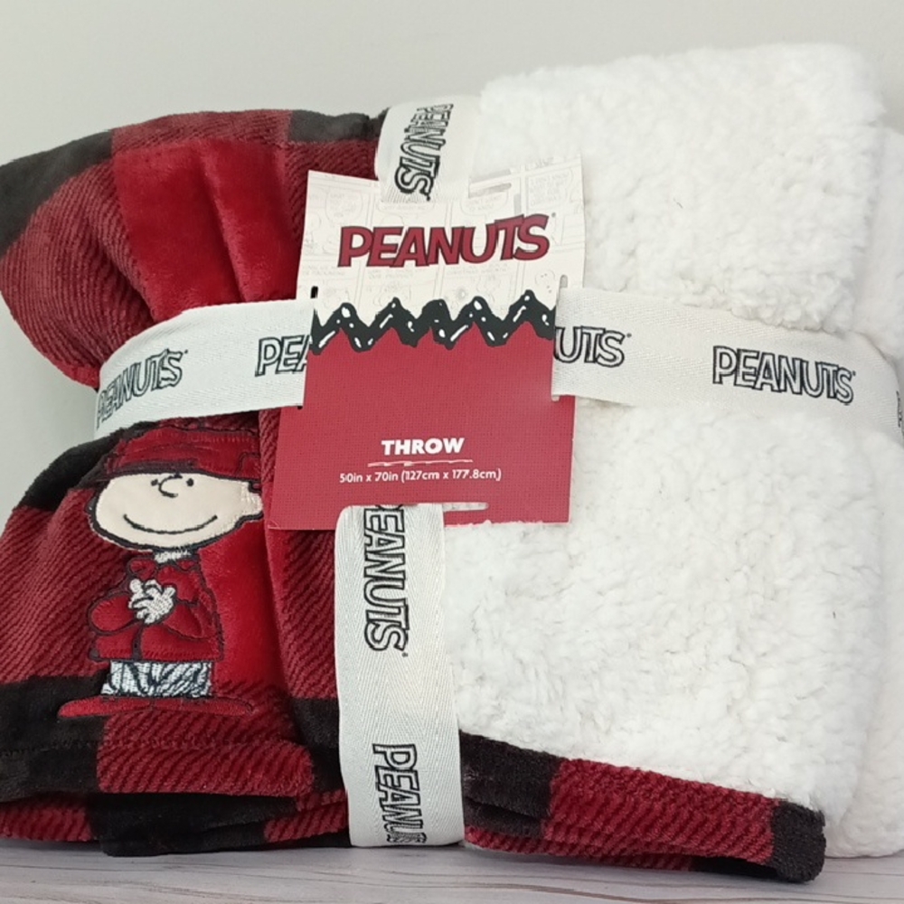 Peanuts Red and White Character Blanket